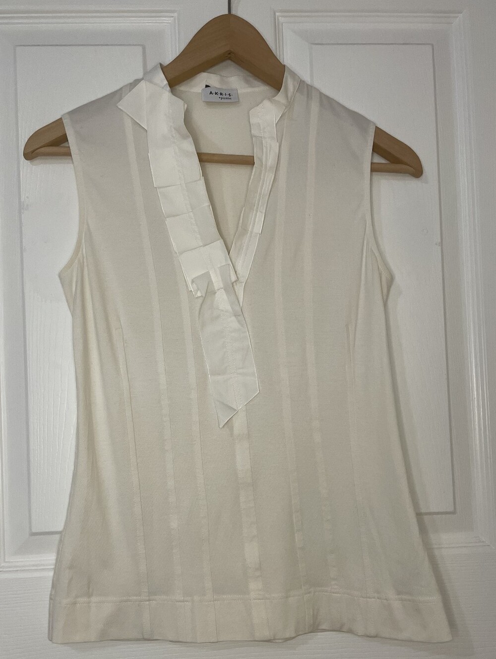 Akris Punto Cotton Cream Sleeveless Ruffle V-Neck Top Size 6